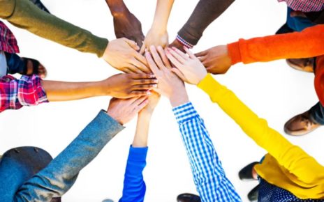 5 Ways helping others can actually help your Business